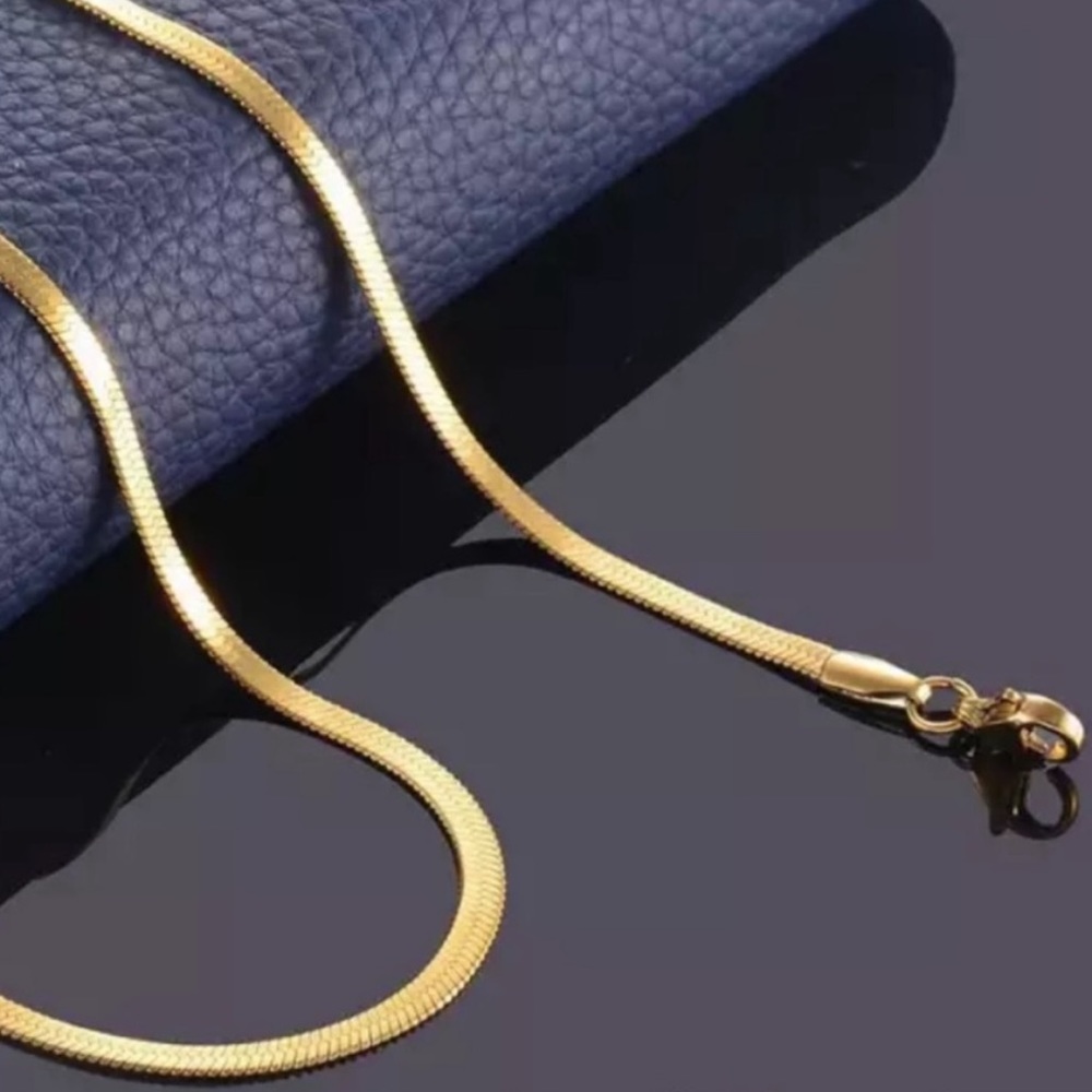 NEW “18” GOLD HERRINGBONE FLATE CHAIN NECKLACE, NICE NECKLACE, CUTE NECKLACE - Picture 3 of 3